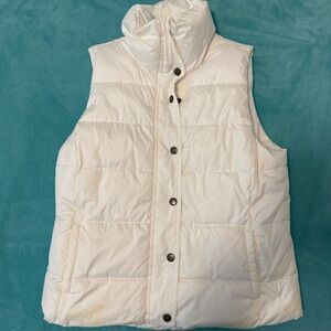 Old Navy Women's White Puffer Vest